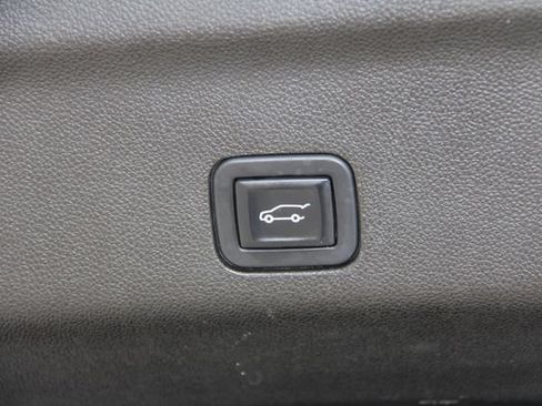 Used 2023 Chevrolet Suburban Premier AWD/4WD image 39