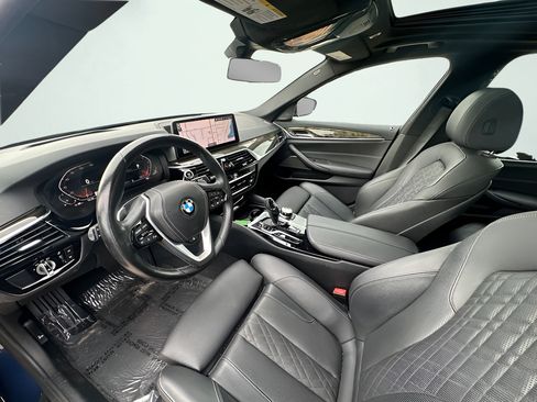 Used 2021 BMW 530i w/ Executive Package RWD image 2