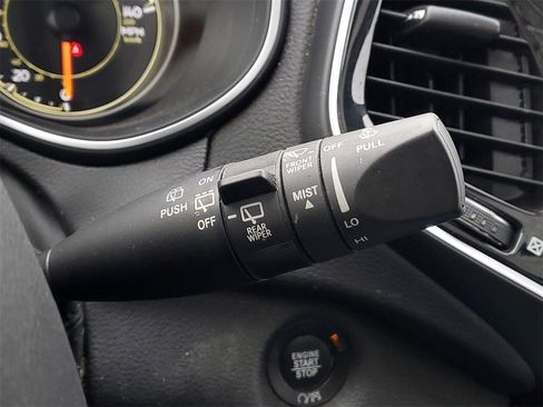 Used 2022 Jeep Cherokee Limited image 24