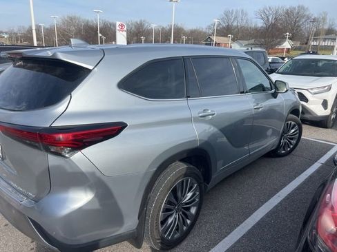 Used 2021 Toyota Highlander Platinum image 6