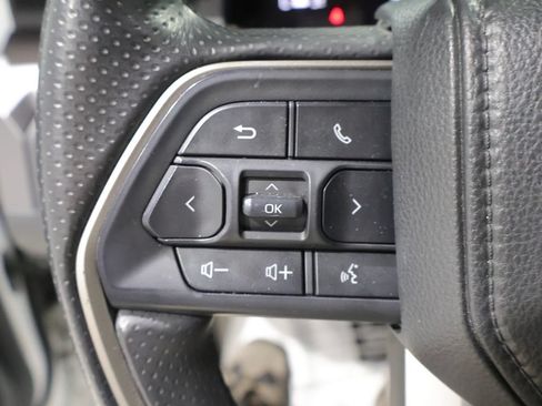 Used 2025 Toyota 4Runner SR5 AWD/4WD image 34