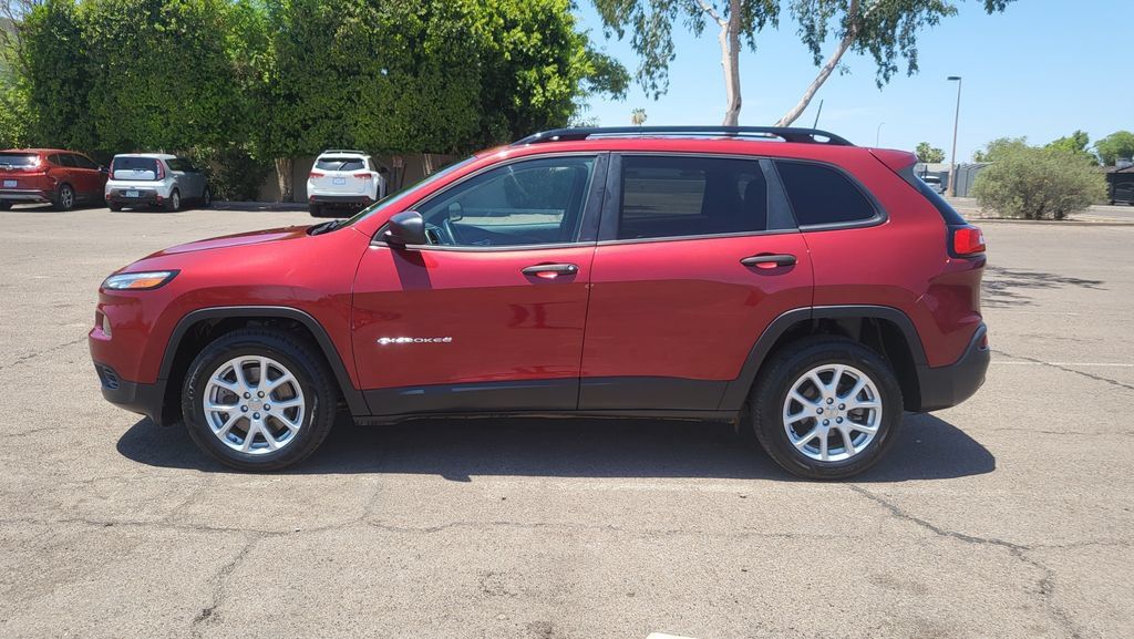 Used 2016 Jeep Cherokee Sport FWD image 5