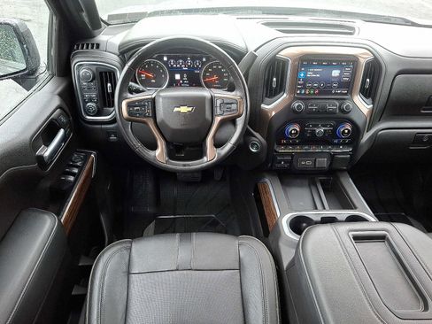 Used 2020 Chevrolet Silverado 1500 High Country w/ Technology Package AWD/4WD image 11