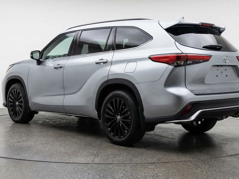 Used 2025 Toyota Highlander XSE image 6