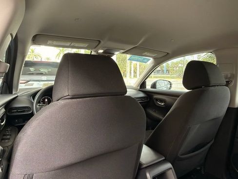 Used 2025 Honda HR-V LX image 8
