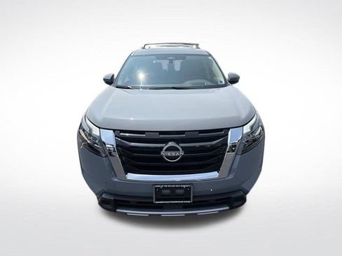 Used 2025 Nissan Pathfinder Platinum AWD/4WD image 10