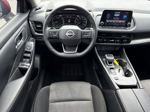 Certified 2025 Nissan Rogue SV image 21