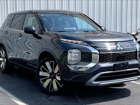 Used 2025 Mitsubishi Outlander SE FWD image 32