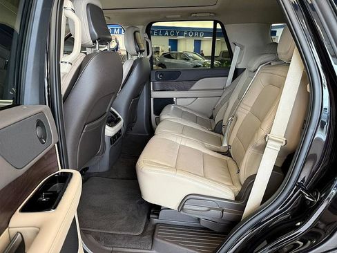 Used 2024 Lincoln Navigator Premiere image 16