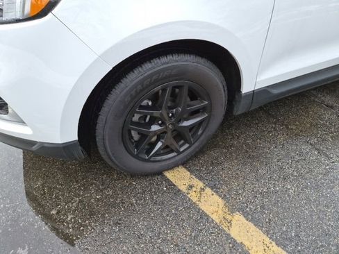 Used 2024 Ford Edge SEL image 6