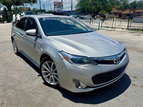 Used 2014 Toyota Avalon Limited w/ Technology Package FWD image 3