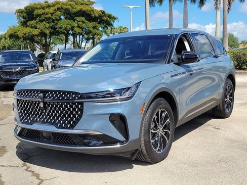 Certified 2025 Lincoln Nautilus Premier AWD/4WD image 3