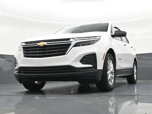 Used 2024 Chevrolet Equinox LS FWD image 32