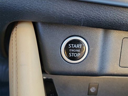 Certified 2022 Nissan Rogue Platinum w/ Head-Up Display Package image 8