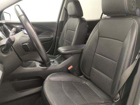 Used 2023 GMC Terrain SLT image 17