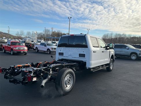 New 2026 Ford F250 XL w/ XL Chrome Package image 5