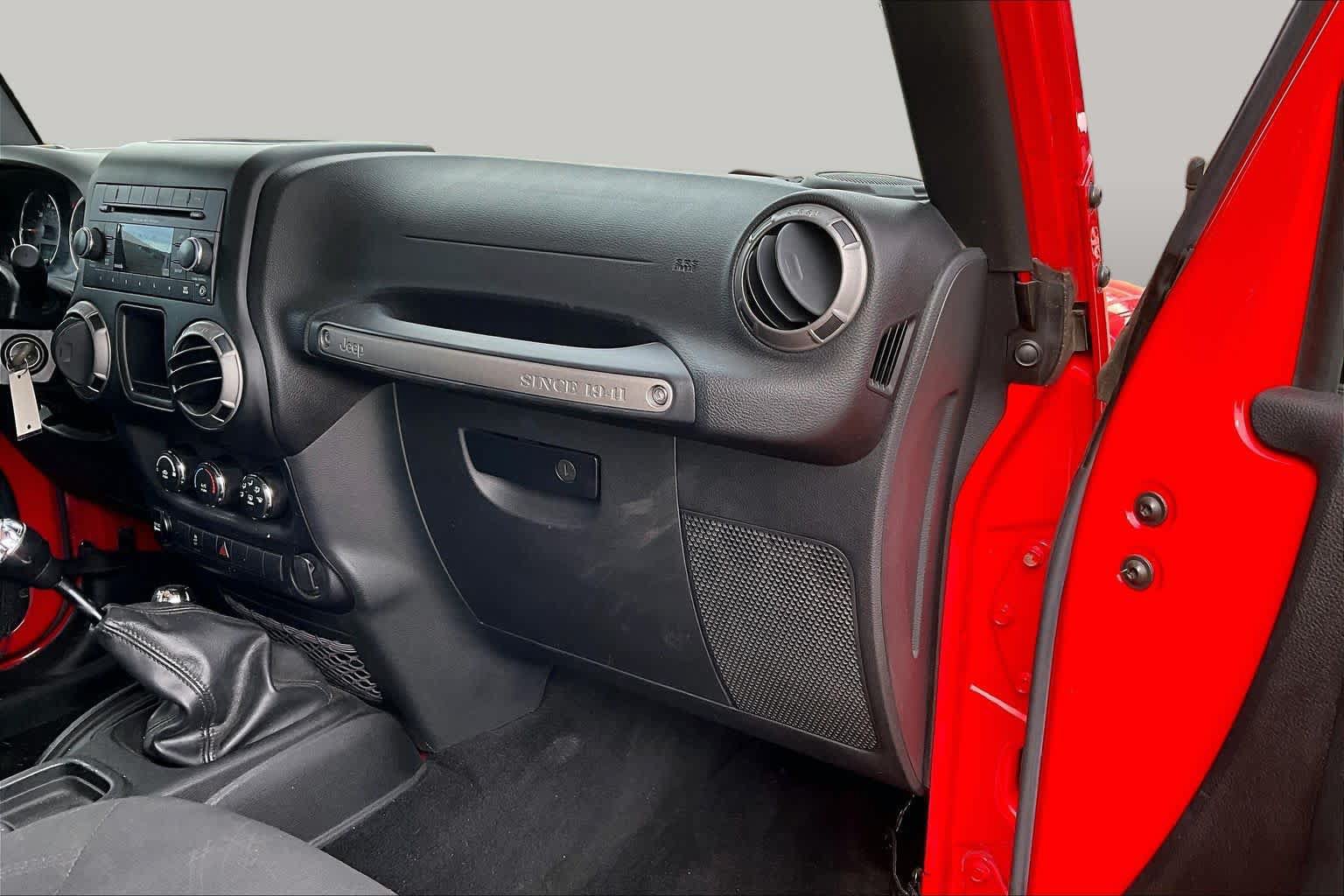 Used 2016 Jeep Wrangler Sport w/ Connectivity Group AWD/4WD image 17
