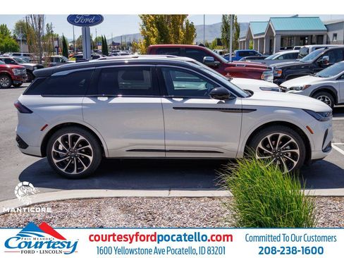 Used 2025 Lincoln Nautilus Black Label AWD/4WD image 1