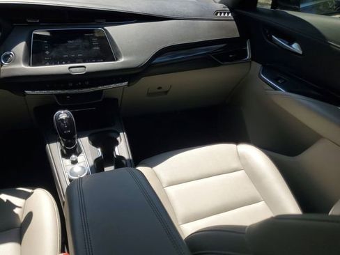 Certified 2023 Cadillac XT4 Luxury image 15