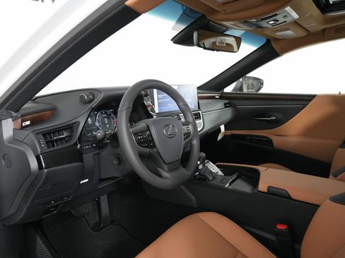 New 2025 Lexus ES 350 w/ Premium Package image 9