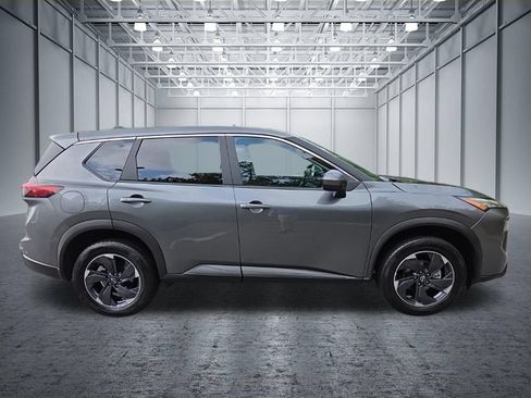 Certified 2025 Nissan Rogue SV FWD image 10