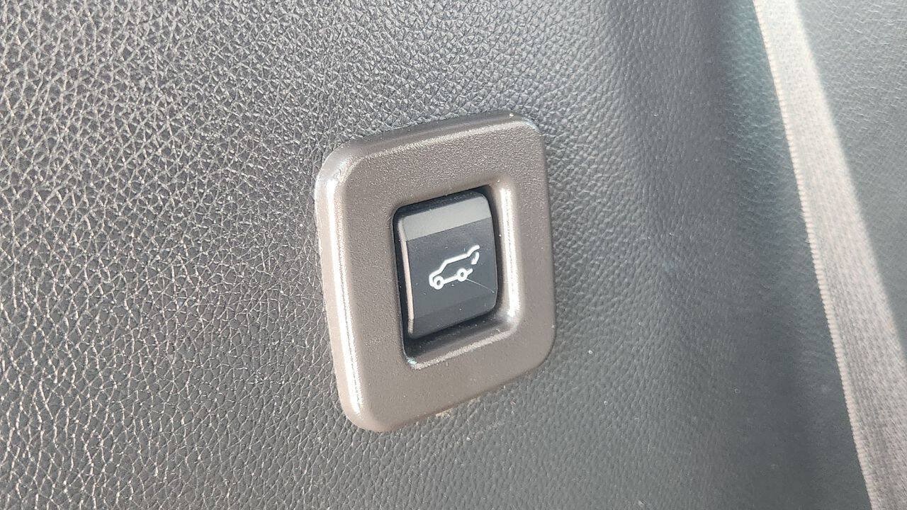 Used 2013 Lincoln Navigator 4WD image 25