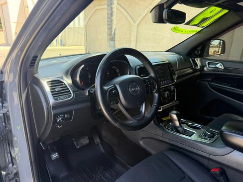 Used 2019 Jeep Grand Cherokee Laredo AWD/4WD image 20