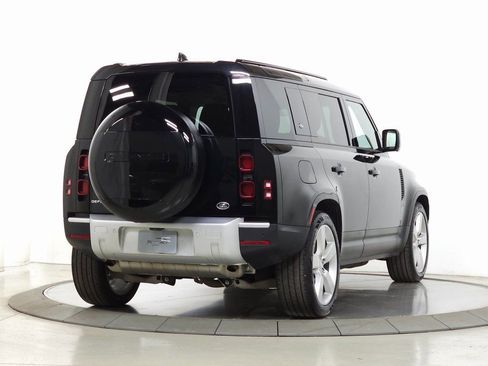 Used 2023 Land Rover Defender 110 SE image 7