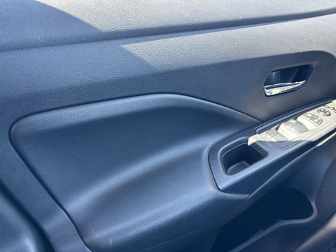 Used 2025 Nissan Versa SV image 18