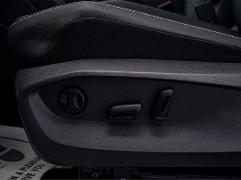 New 2024 Volkswagen Tiguan SE R-Line image 19