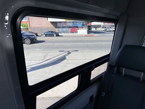 Used 2018 Mercedes-Benz Sprinter 2500 image 18