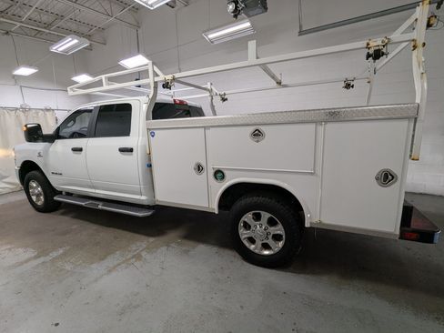 Used 2024 RAM 3500 Big Horn w/ Level 2 Equipment Group AWD/4WD image 10