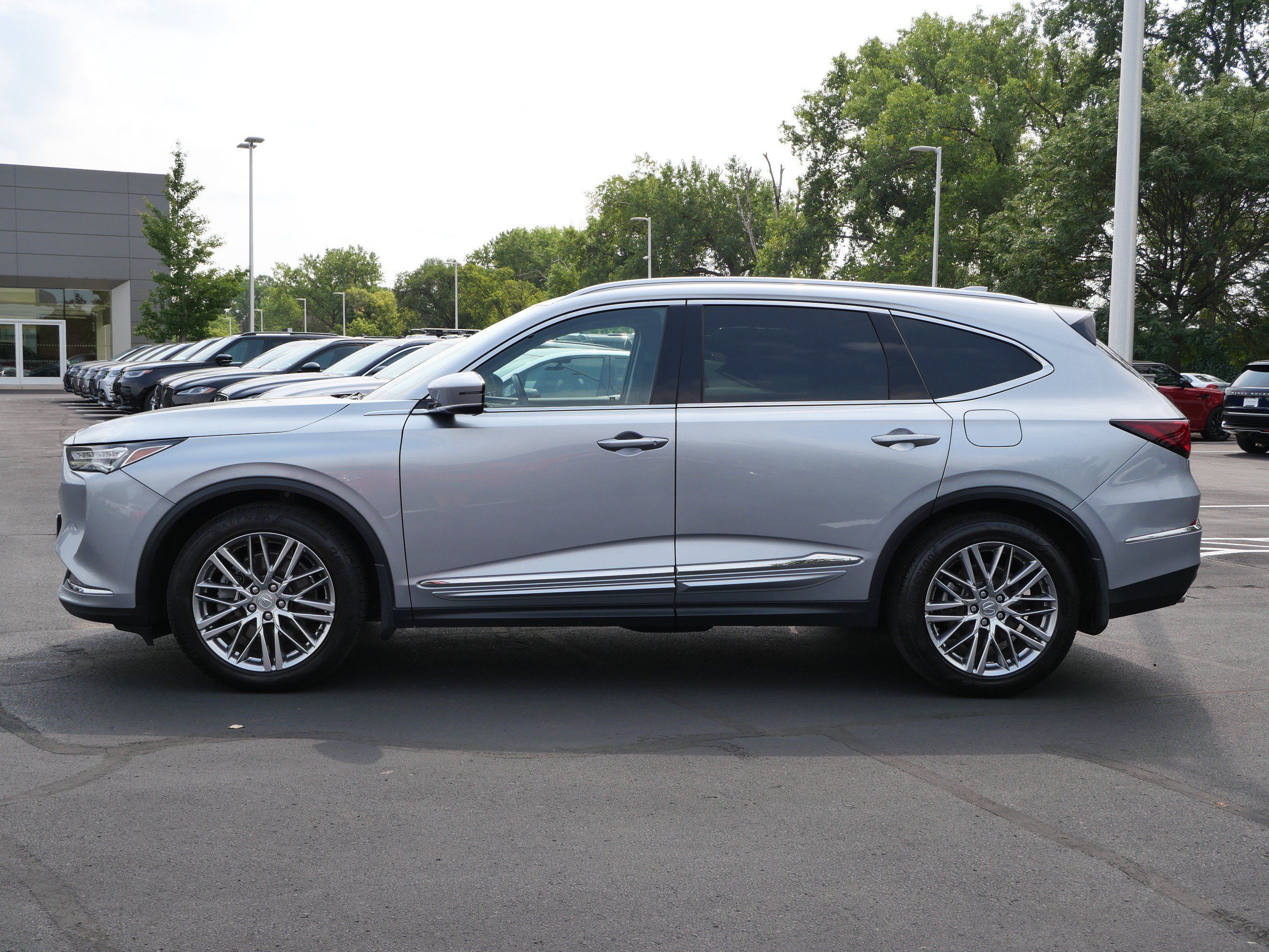 Used 2023 Acura MDX w/ Advance Package AWD/4WD image 2