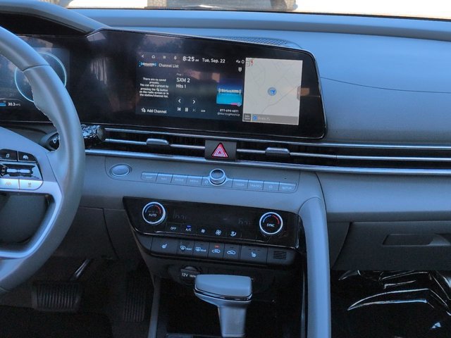 Used 2025 Hyundai Elantra SEL w/ Cargo Package FWD image 16