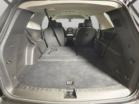 Certified 2021 Chevrolet Traverse LT FWD image 30
