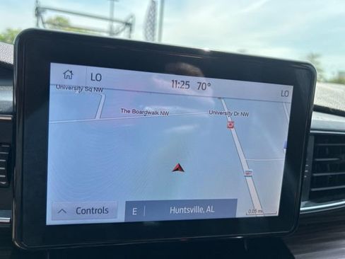 Used 2022 Ford Explorer Limited w/ Equipment Group 301A AWD/4WD image 21