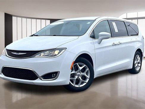 Used 2019 Chrysler Pacifica Touring Plus w/ Tire & Wheel Group image 1