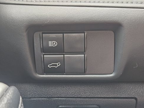 Used 2023 Toyota Highlander LE image 21