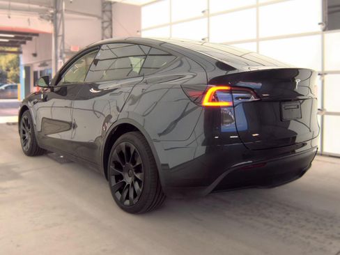 Used 2024 Tesla Model Y Long Range RWD image 4