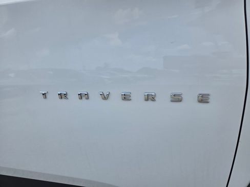 Certified 2023 Chevrolet Traverse LS FWD image 4