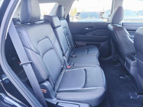 Used 2023 Nissan Pathfinder SL w/ Black Appearance Package image 16