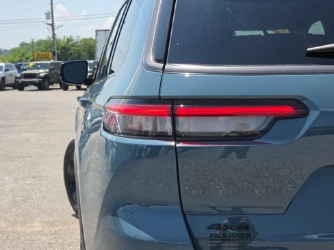 Certified 2026 Jeep Grand Cherokee L Limited w/ Limited Altitude Package AWD/4WD image 11