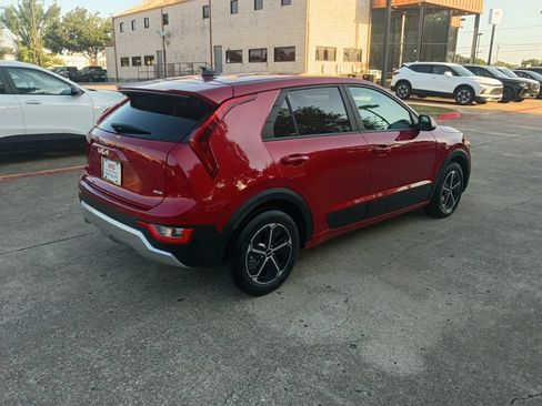 Used 2025 Kia Niro LX FWD image 7