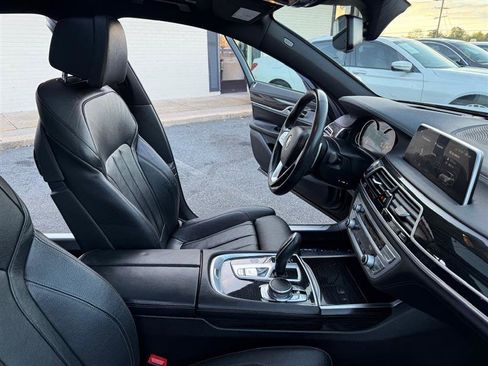 Used 2018 BMW 750i xDrive image 16
