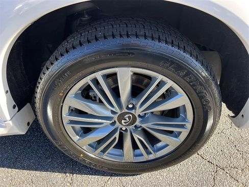 Used 2024 INFINITI QX80 Luxe image 16