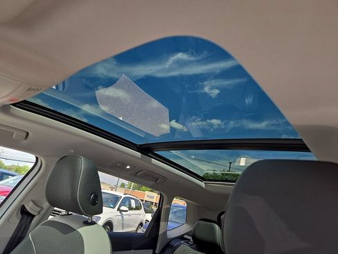 Certified 2025 Volkswagen Taos SE w/ Panoramic Sunroof Package AWD/4WD image 14