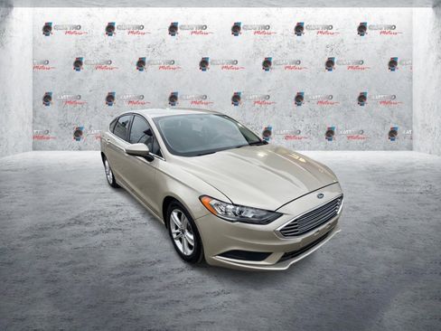 Used 2018 Ford Fusion SE w/ Fusion SE Technology Package image 9