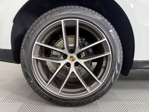 Certified 2026 Porsche Macan AWD/4WD image 13