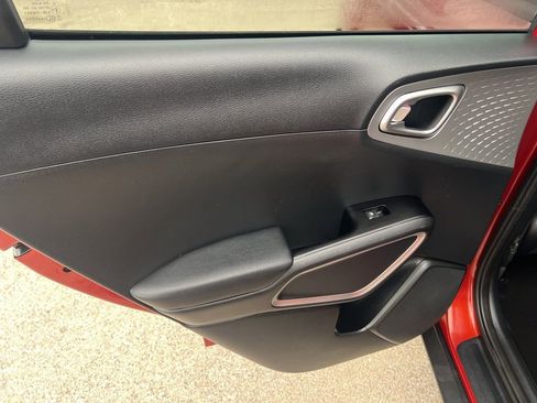 Used 2022 Kia Soul LX w/ Technology Package image 10