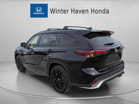 Used 2024 Toyota Highlander LE image 6